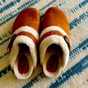 Cliff faux fur and sued sip on shoes